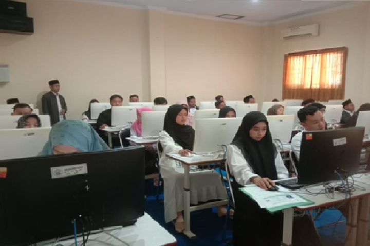 KAPRODI MAGITER PAI TURUN LAPANGAN UNTUK MEMASTIKAN PELAKSANAAN UJIAN PMB PASCASARJANA GELOMBANG 2