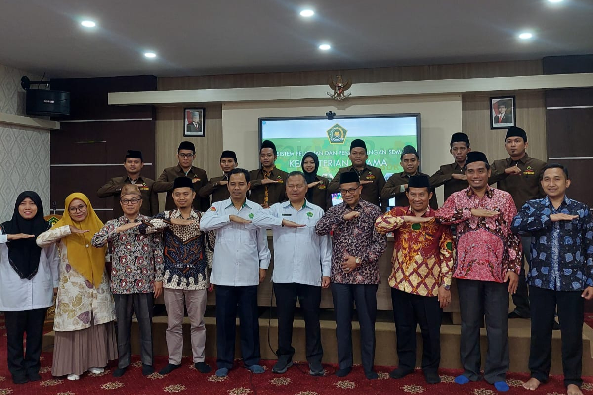 MAHASISWA MADIN MAGISTER PAI GELAR STUDI WAWASAN DI BALAI DIKLAT KEAGAMAAN SURABAYA