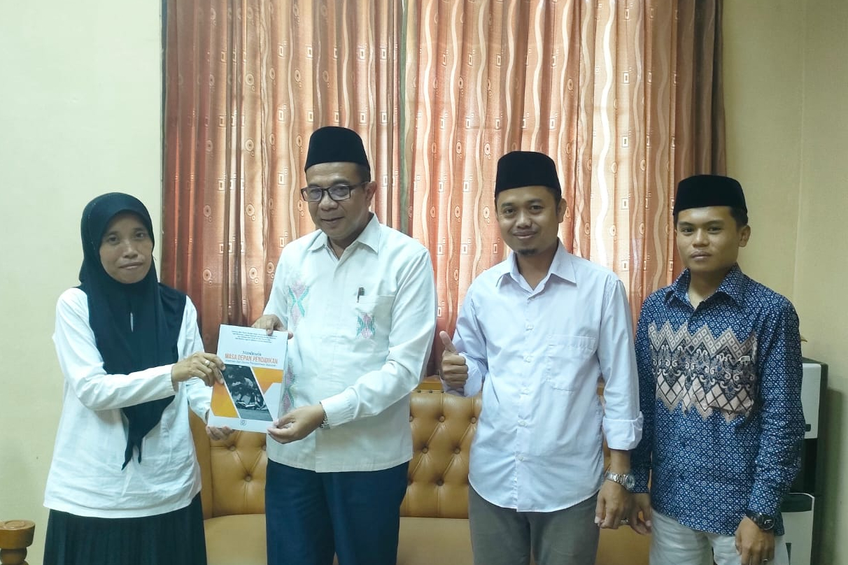 LAUNCHING BUKU KARYA MAHASISWA â€œMENDESAIN MASA DEPAN PENDIDIKAN: INSPIRASI DARI DUNIA PENGELOLA SEKOLAHâ€