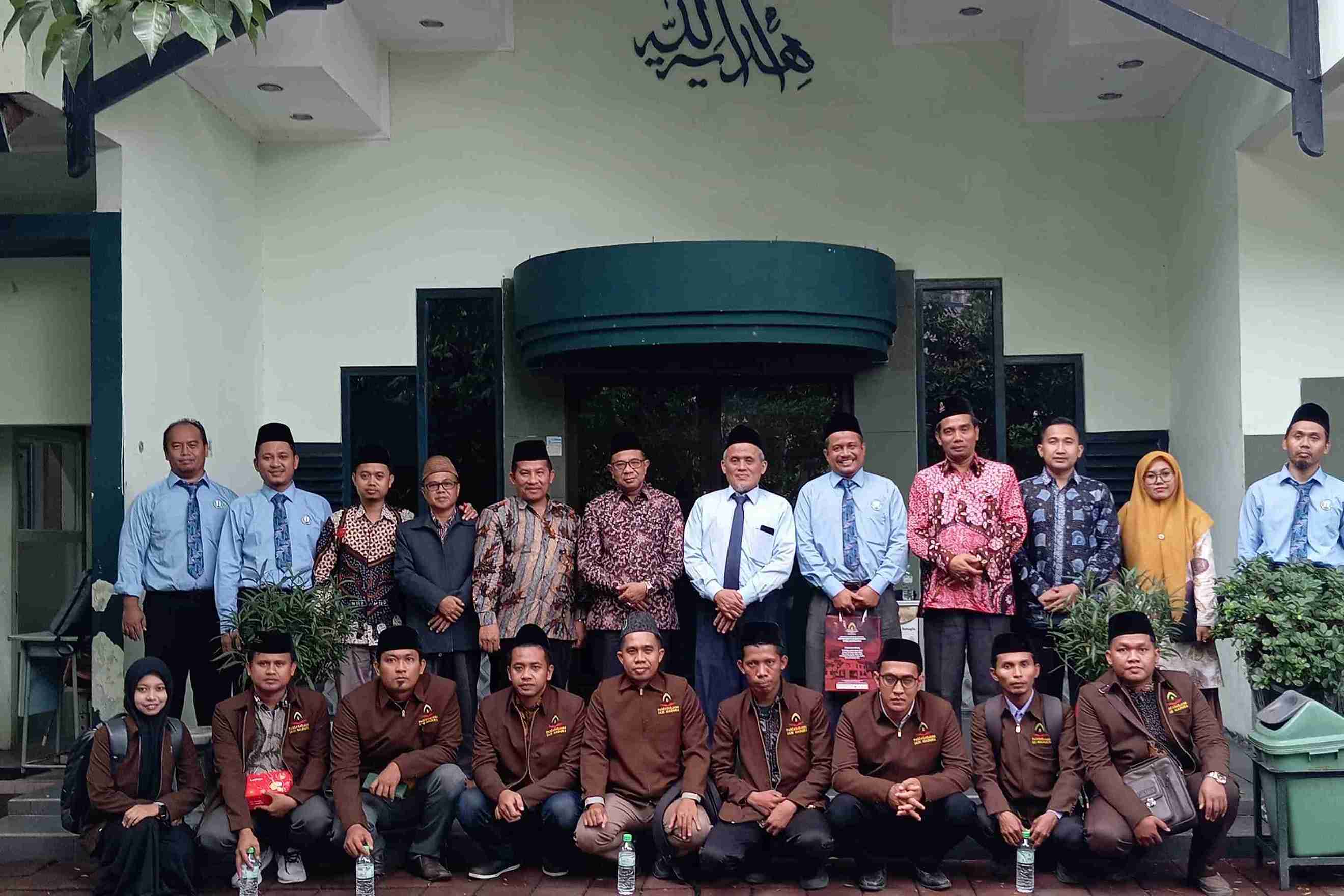 KUNJUNGAN MAHASISWA MADIN MAGISTER PAI DI PONDOK PESANTREN HIDAYATULLAH SURABAYA