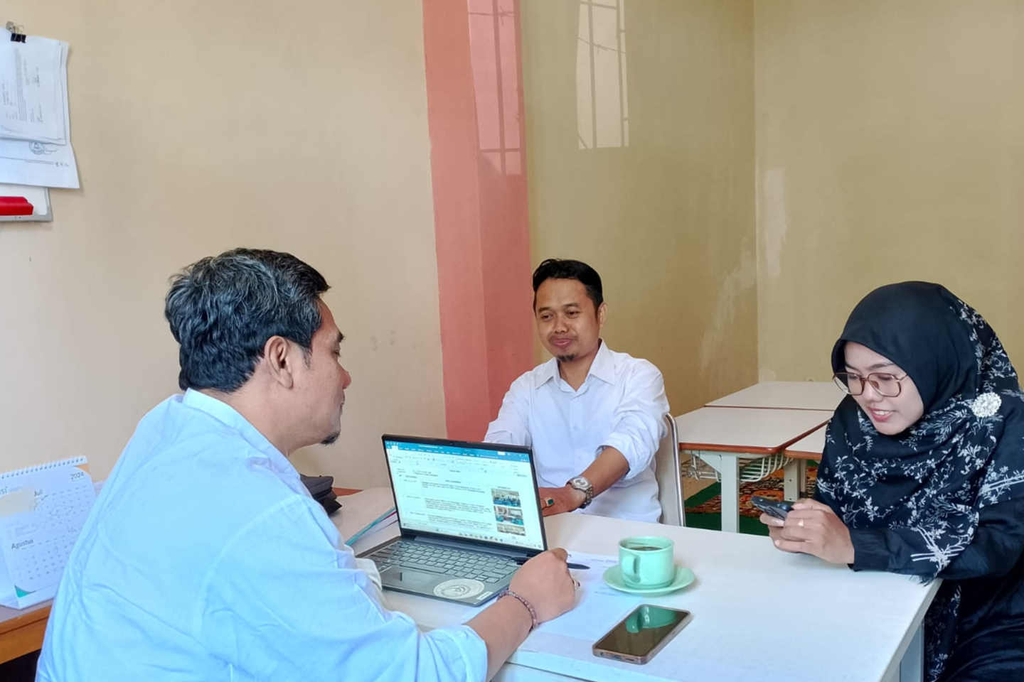 DOSEN MELIBATKAN MAHASISWA DALAM PENELITIAN TENTANG IMPLEMENTASI KURIKULUM PAI BERBASIS MODERASI BERAGAMA